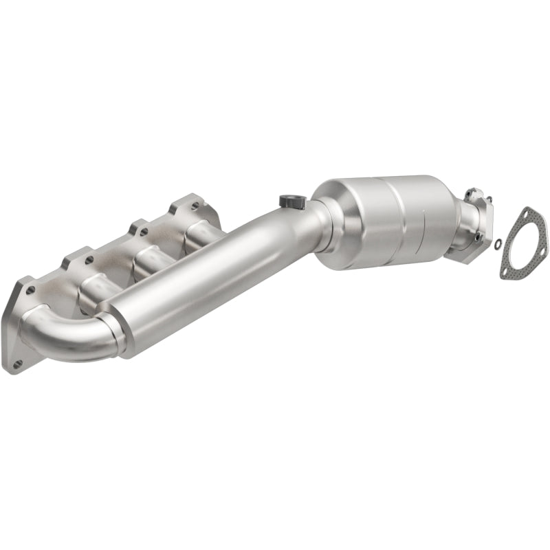 MagnaFlow Direct Fit Catalytic Converter 02-04 Volkswagen Passat 4.0L