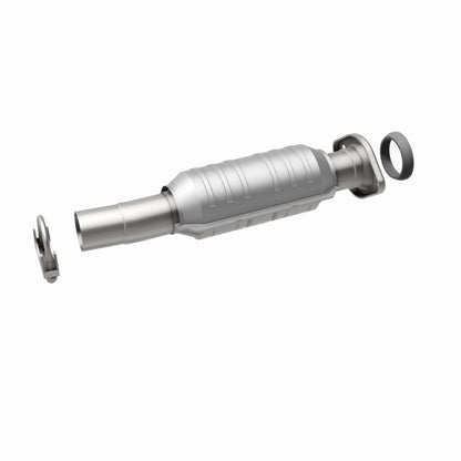 MagnaFlow Direct Fit Catalytic Converter 04-06 Toyota Sienna 3.3L AWD Rear
