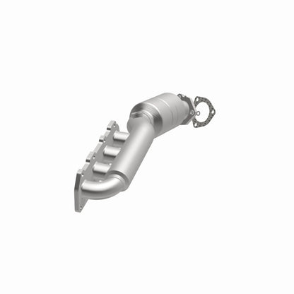 MagnaFlow Direct Fit Catalytic Converter 02-04 Volkswagen Passat 4.0L
