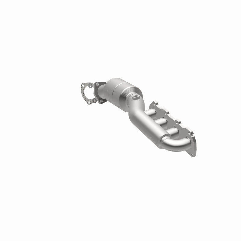 MagnaFlow Direct Fit Catalytic Converter 02-04 VW Passat 4.0L